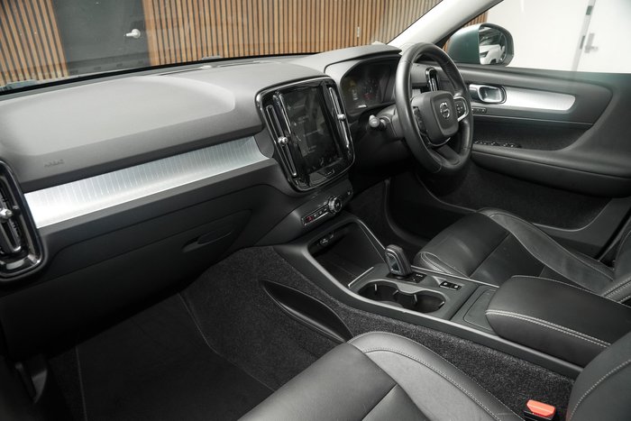 2018 Volvo XC40 T5 Momentum