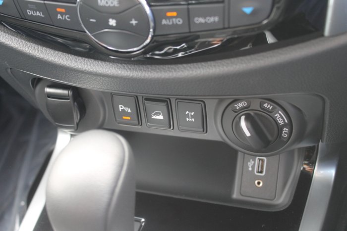 2025 Nissan Navara ST-X