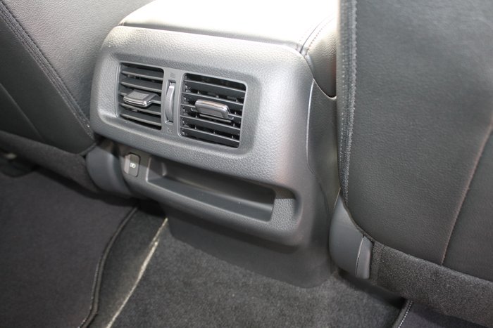 2025 Nissan Navara ST-X