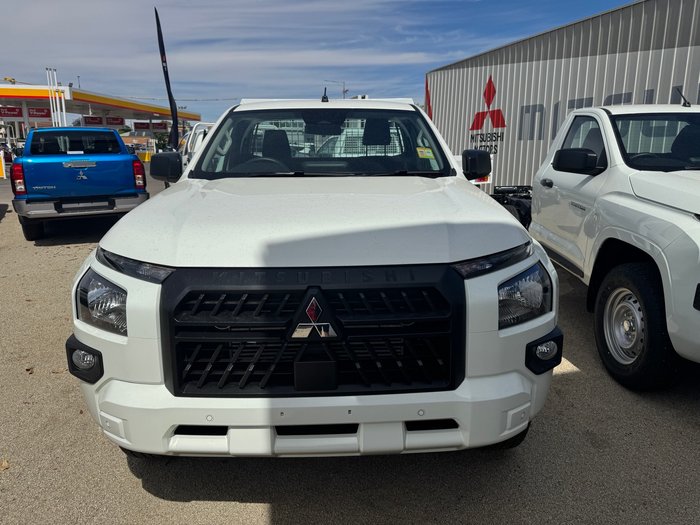 2025 MITSUBISHI Triton GLX