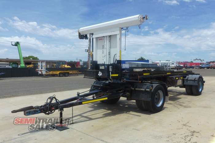 2006 HaulMaster Hook Lift Dog Trailer