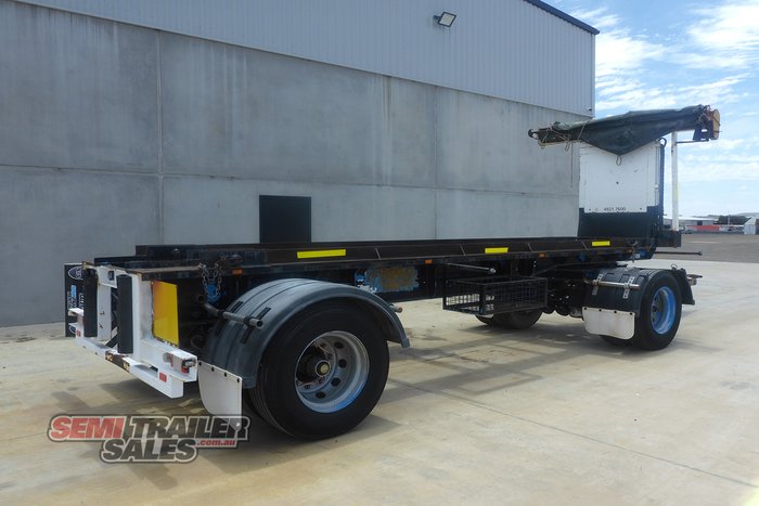 2006 HaulMaster Hook Lift Dog Trailer