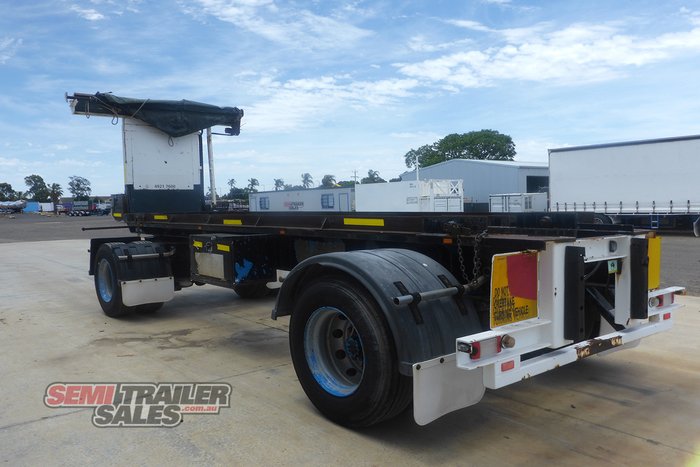 2006 HaulMaster Hook Lift Dog Trailer