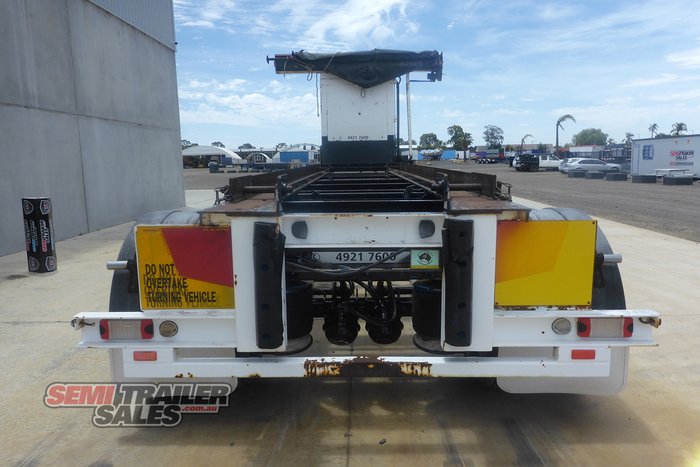 2006 HaulMaster Hook Lift Dog Trailer