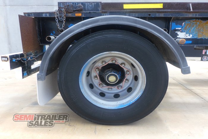 2006 HaulMaster Hook Lift Dog Trailer