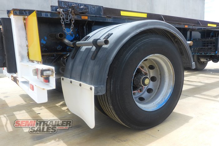 2006 HaulMaster Hook Lift Dog Trailer