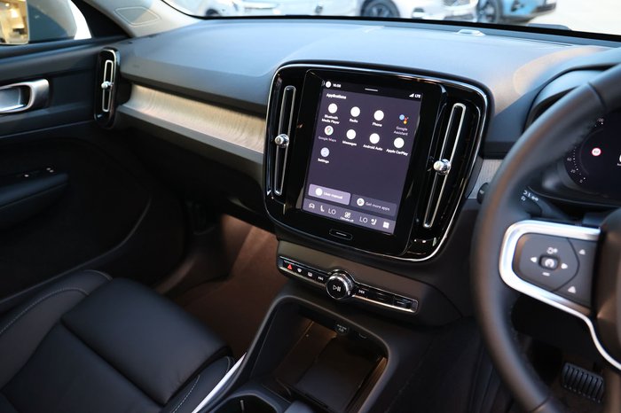2026 Volvo XC40 Plus B4