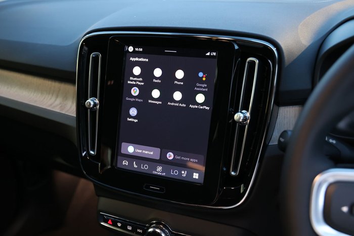 2026 Volvo XC40 Plus B4
