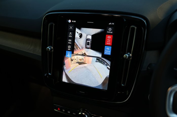2026 Volvo XC40 Plus B4