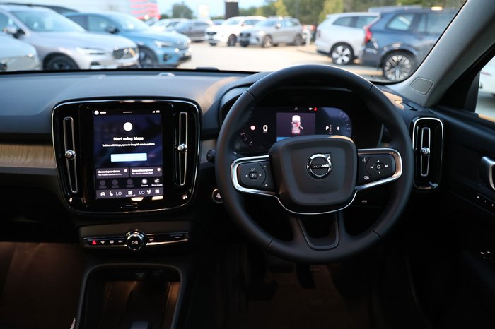 2026 Volvo XC40 Plus B4
