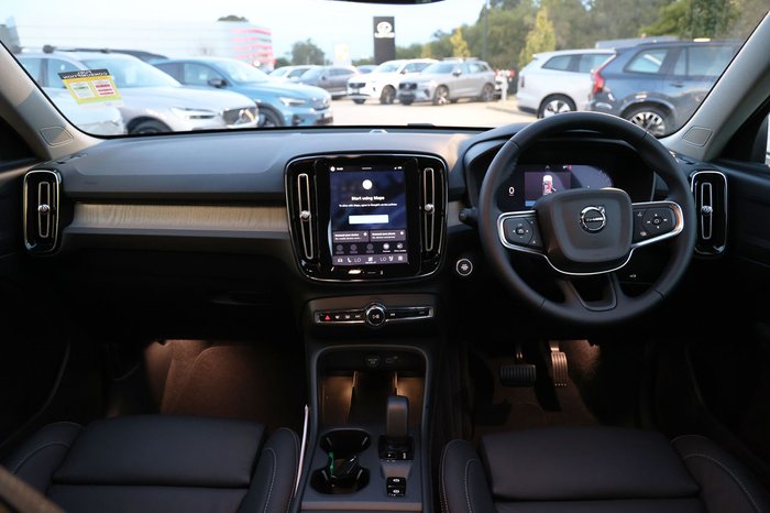 2026 Volvo XC40 Plus B4