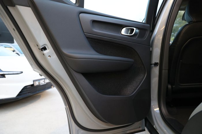 2026 Volvo XC40 Plus B4