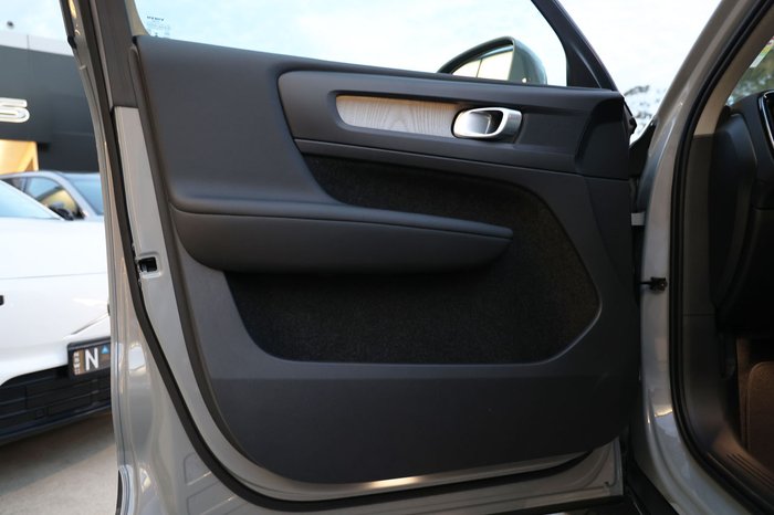 2026 Volvo XC40 Plus B4