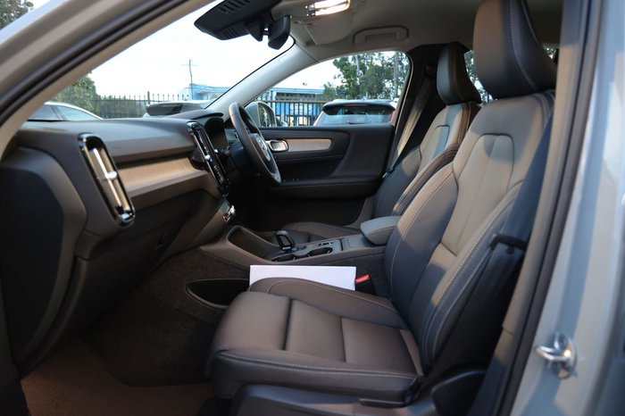 2026 Volvo XC40 Plus B4