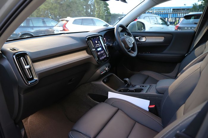 2026 Volvo XC40 Plus B4