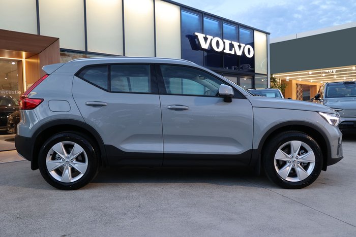 2026 Volvo XC40 Plus B4