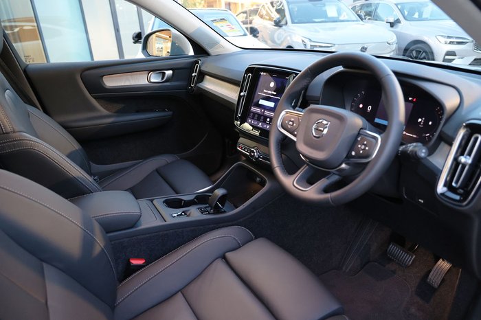 2026 Volvo XC40 Plus B4