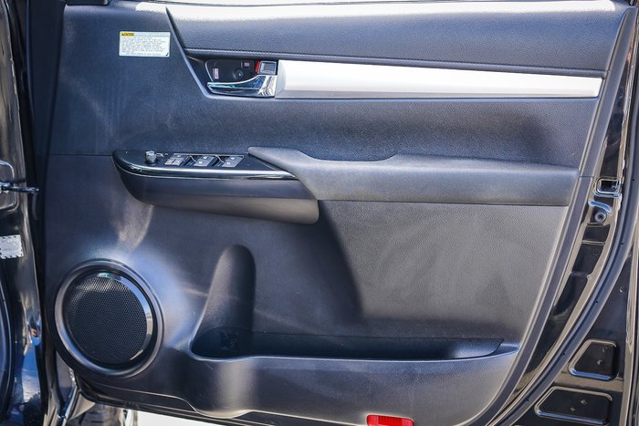 2015 Toyota HILUX SR5