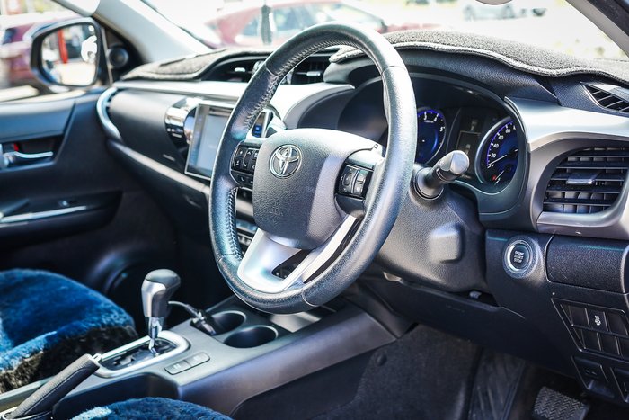 2015 Toyota HILUX SR5