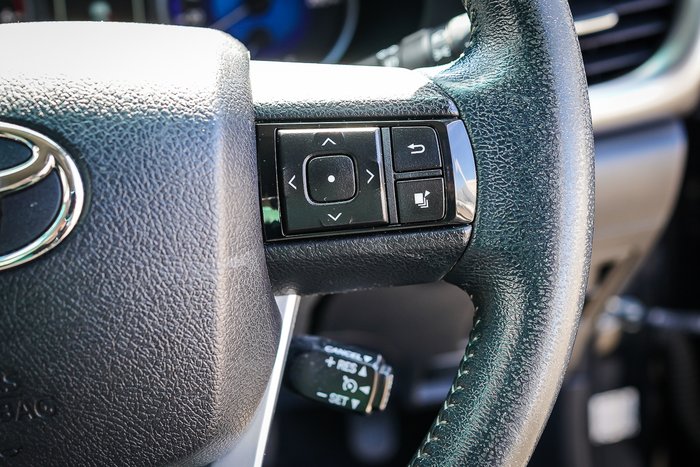 2015 Toyota HILUX SR5