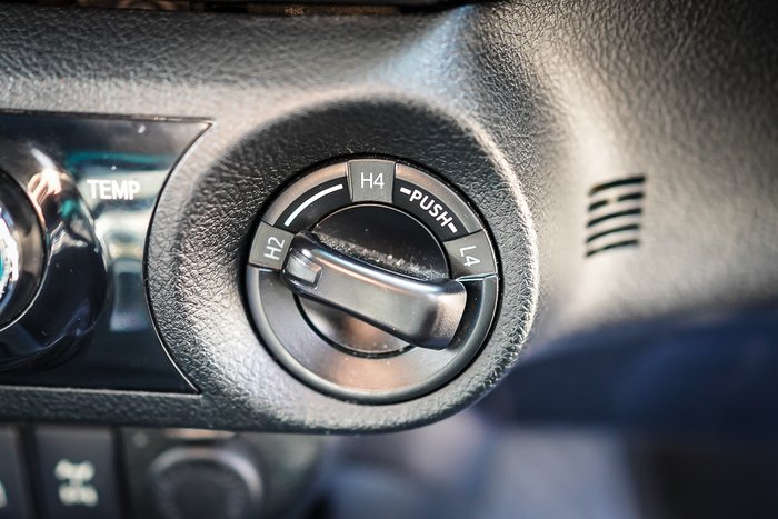 2015 Toyota HILUX SR5