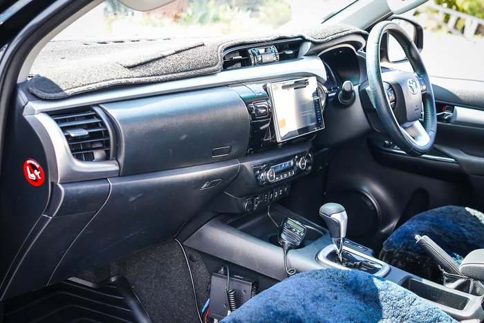 2015 Toyota HILUX SR5