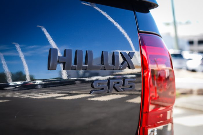 2015 Toyota HILUX SR5