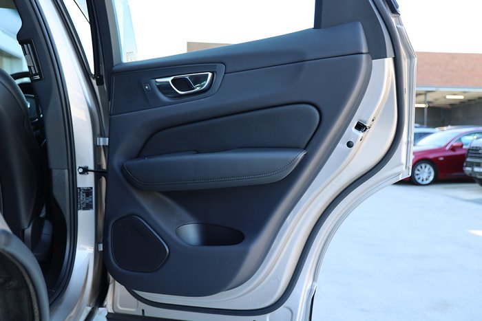 2022 Volvo XC60 Plus B5