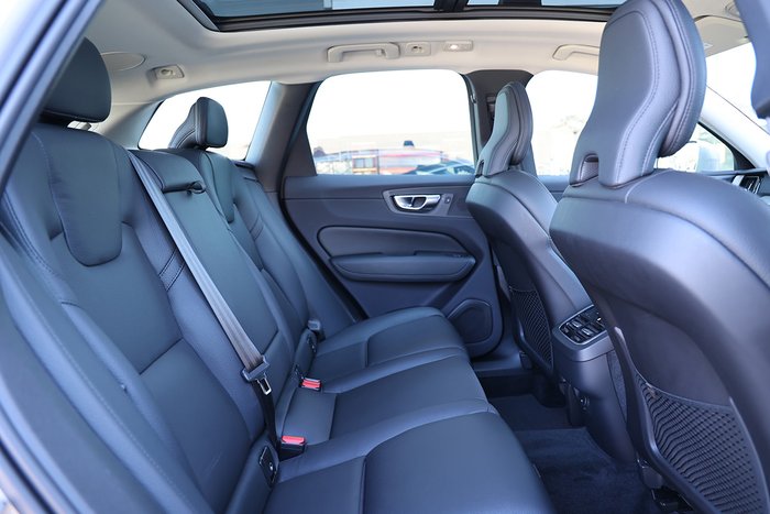 2022 Volvo XC60 Plus B5