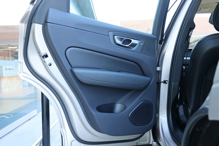 2022 Volvo XC60 Plus B5