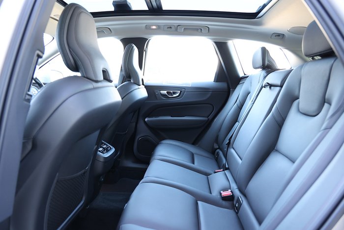 2022 Volvo XC60 Plus B5