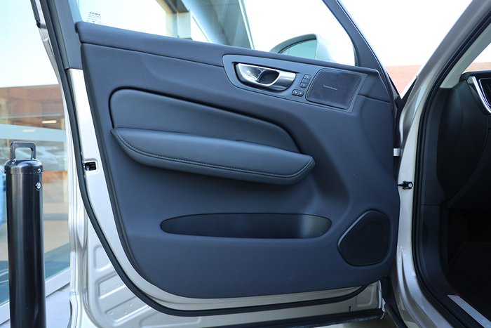 2022 Volvo XC60 Plus B5