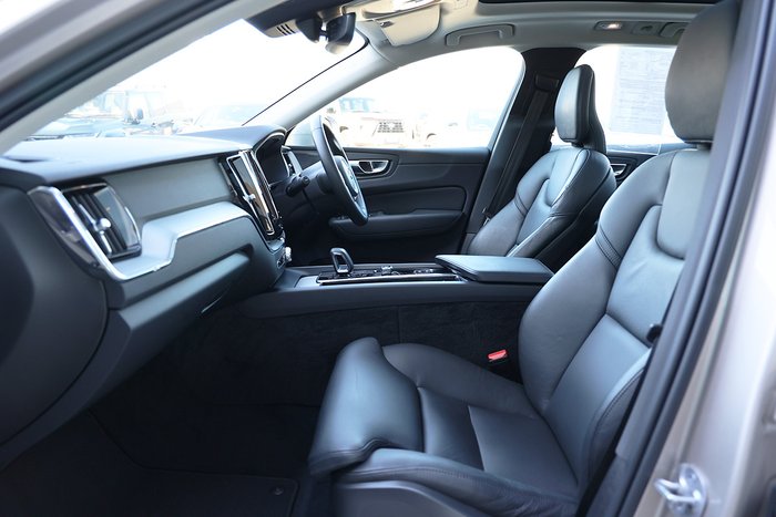 2022 Volvo XC60 Plus B5