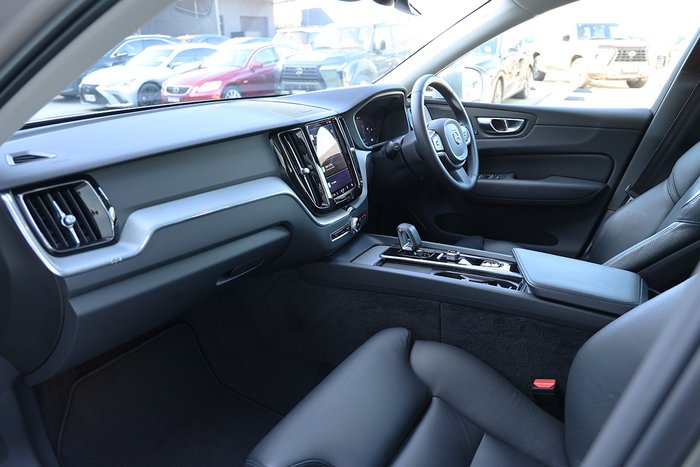 2022 Volvo XC60 Plus B5