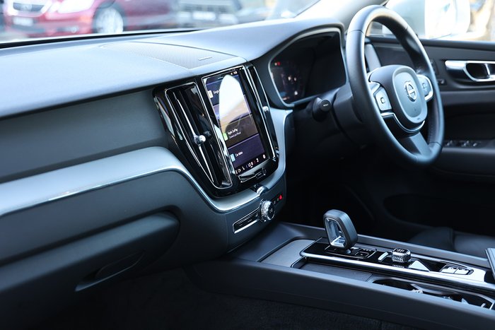 2022 Volvo XC60 Plus B5
