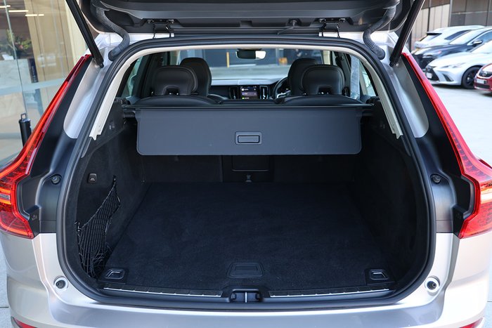 2022 Volvo XC60 Plus B5