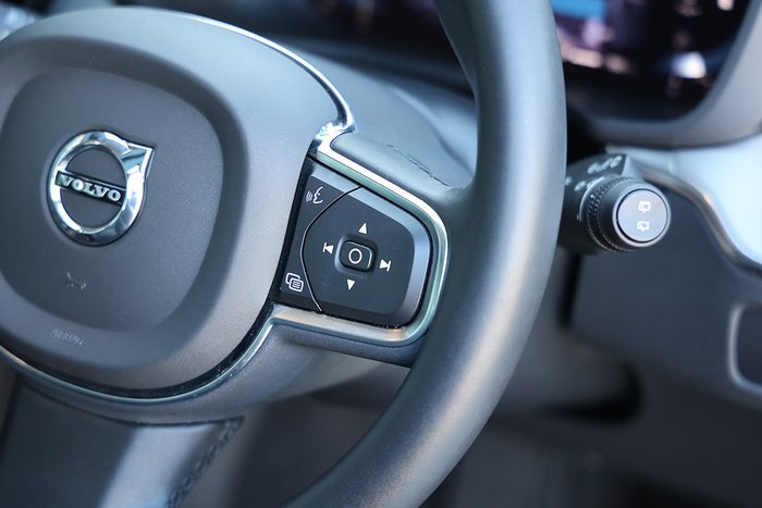 2022 Volvo XC60 Plus B5