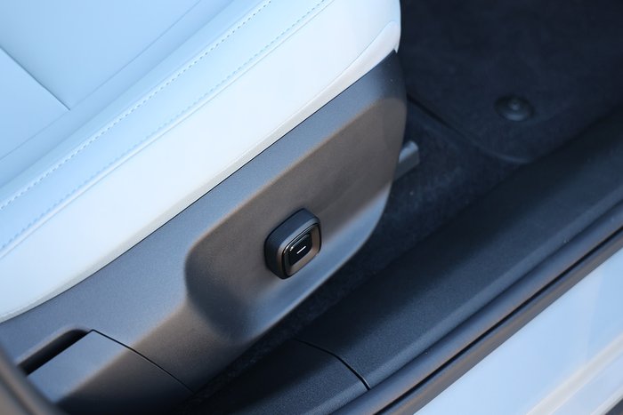 2024 Volvo EX30 Single Motor Extended Range Ultra