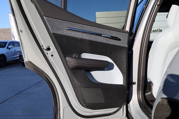 2024 Volvo EX30 Single Motor Extended Range Ultra