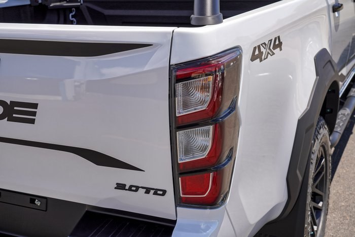 2025 Isuzu D-MAX BLADE