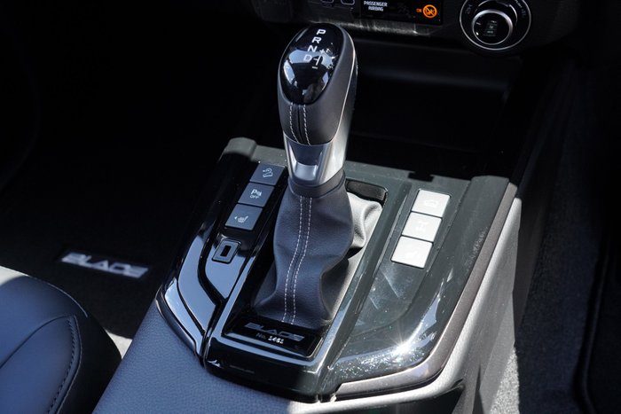 2025 Isuzu D-MAX BLADE