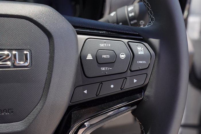 2025 Isuzu D-MAX BLADE