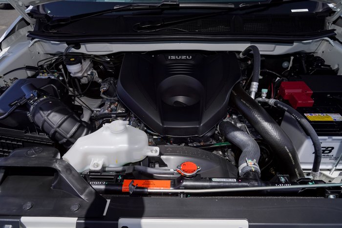 2025 Isuzu D-MAX BLADE