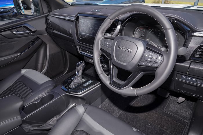 2025 Isuzu D-MAX BLADE