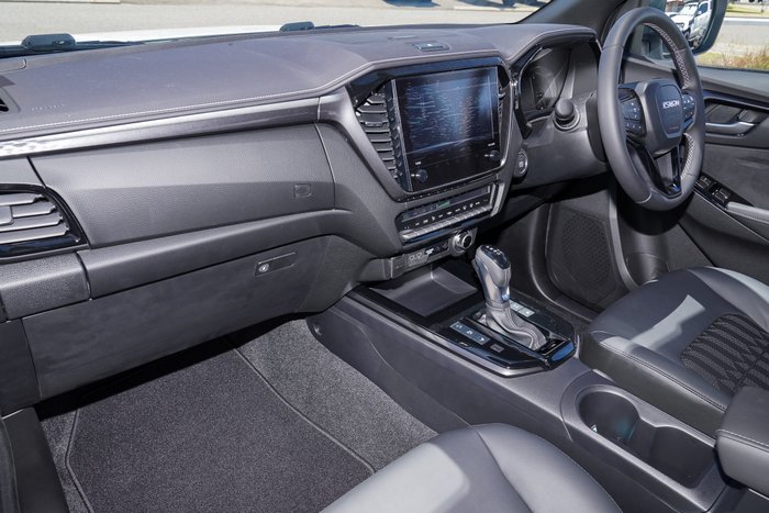 2025 Isuzu D-MAX BLADE