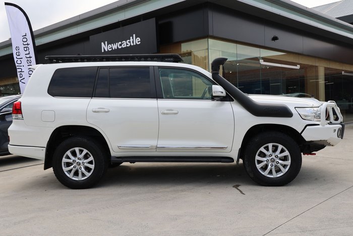 2017 TOYOTA LANDCRUISER SAHARA (4x4)