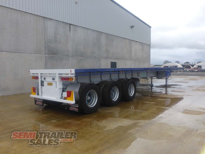 2007 Haulmark Flat Top Extendable 