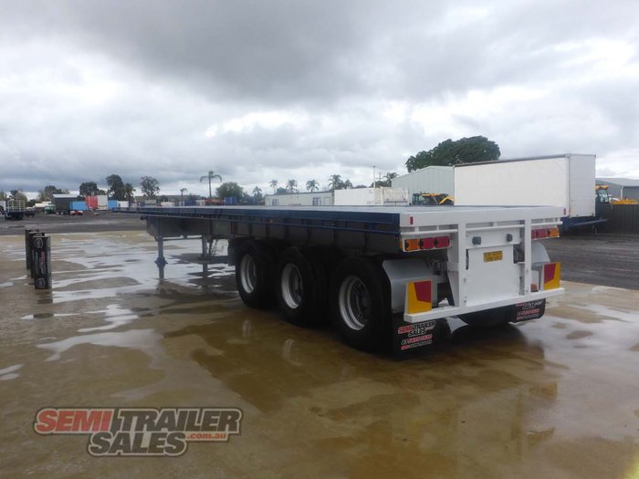 2007 Haulmark Flat Top Extendable 