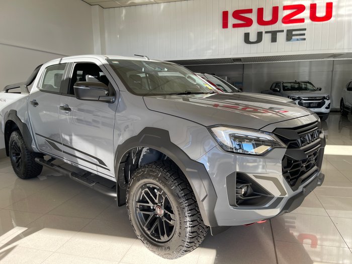 2025 ISUZU D-MAX BLADE