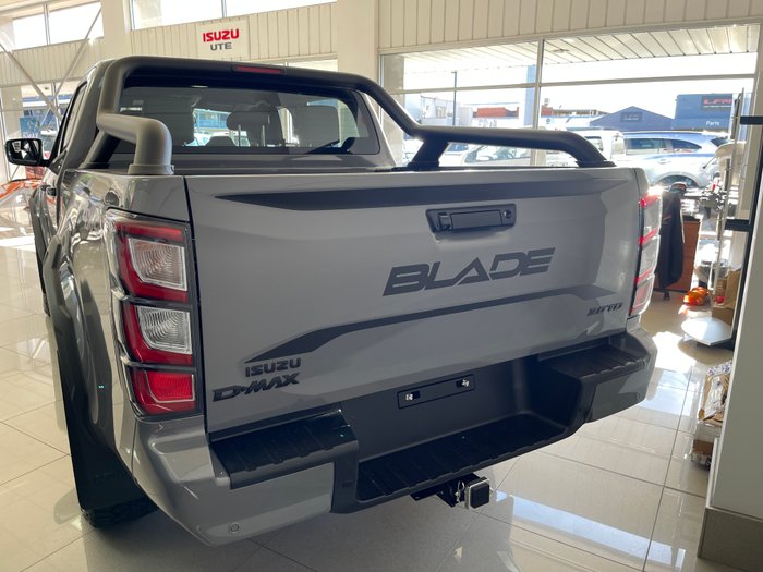 2025 ISUZU D-MAX BLADE